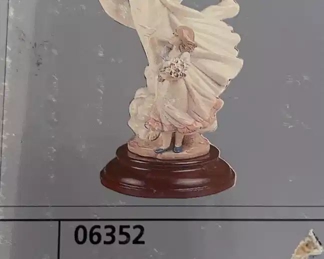 $350 	
#18 RARE Lladro Guardian angel #06532 La Guarda	24x10	