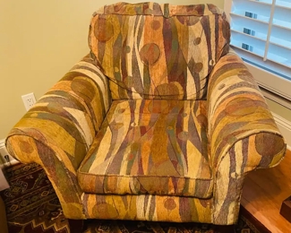 $150 	
#19 Broyhill club chair burned orange/brown/cream with 3 pillows 41x38x36	