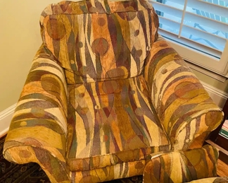 $150 	
#19 Broyhill club chair burned orange/brown/cream with 3 pillows 41x38x36	