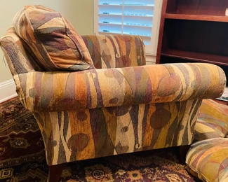 $150 	
#19 Broyhill club chair burned orange/brown/cream with 3 pillows 41x38x36	