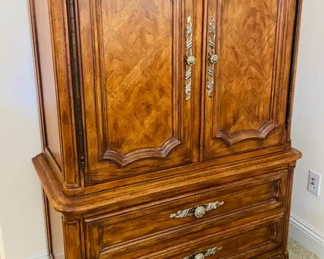 $240 	
#33 Wardrobe cabinet with 2 drawers 40x18x58	