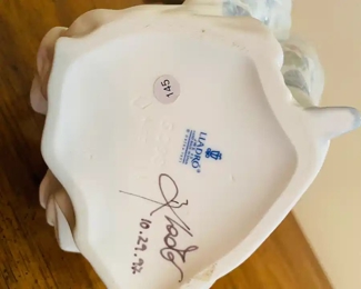 $150 	
#40 Lladro Spring splendor young lady with basket 	