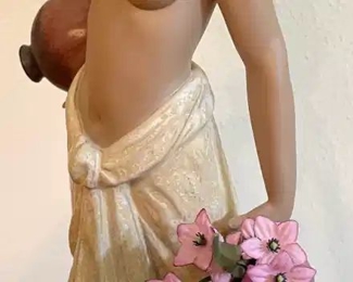 $250 	
#41 Lladro chalkware pottery native American girl 									
		12323 Aguadora con dos cantaros Water girl	