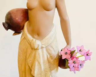 $250 	
#41 Lladro chalkware pottery native American girl 									
		12323 Aguadora con dos cantaros Water girl	