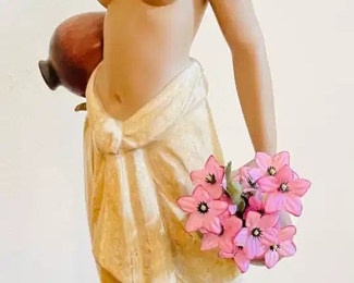 $250 	
#41 Lladro chalkware pottery native American girl 									
		12323 Aguadora con dos cantaros Water girl	