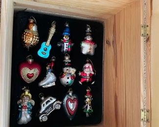 $46 
#52 Thomas Museum serie 2 Boxes Christmas Ornaments 