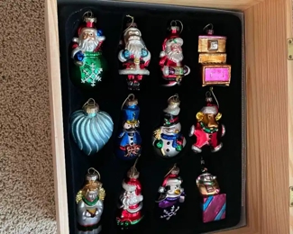 $46 
#52 Thomas Museum serie 2 Boxes Christmas Ornaments 