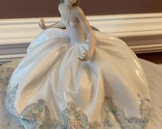 $295 	
#55 Lladro Sentada en La Fiesta at the Ball with box	