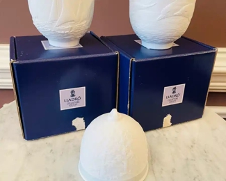 $30 	
#57 Set of 3 Lladro bisque bells with boxes									
	