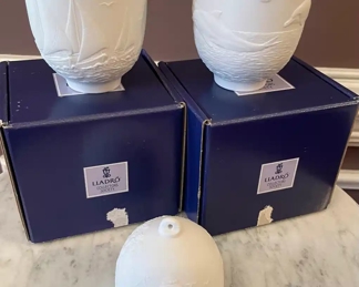 $30 	
#57 Set of 3 Lladro bisque bells with boxes									
	
