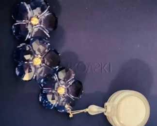 $34 	
#59 Swarovski trio blue flowers suncatcher 264 with box 	