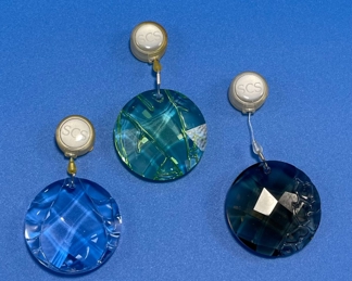 $36 	
#76 Swarovski 3 suncatcher blue/green/topaz	