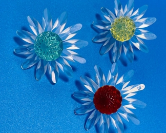 $36 	
#80 Swaroski 3 daisy daisies flowers green/red/yellow		