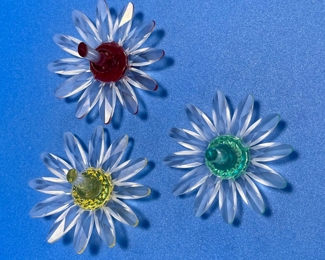 $36 	
#80 Swaroski 3 daisy daisies flowers green/red/yellow		