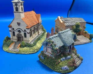 $45 	#85 
2 Little Bavaria & one T.Kinkade cottage (3pces)		
