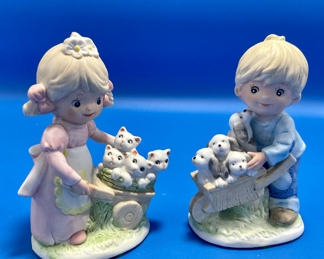 #112 - $20 Set of German figurines 