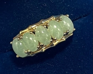 #97 $140 Marked Hong kong 14kt gold ring & jade 