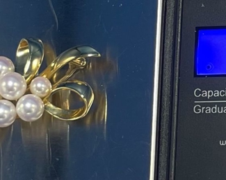$295 - #105 Mikomoto gold brooch / pearls 9.4 gram