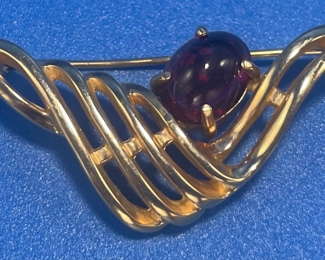 #119 - $215 - 14kt gold Stiller w/pink tourmaline cabochon 8.67gr