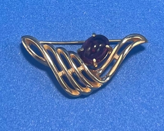 #119 - $215 - 14kt gold Stiller w/pink tourmaline cabochon 8.67gr