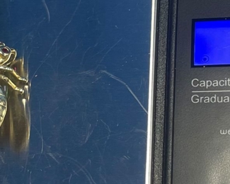 #126 - $280 - 14kt gold bee with multicolor stones 6gr marked