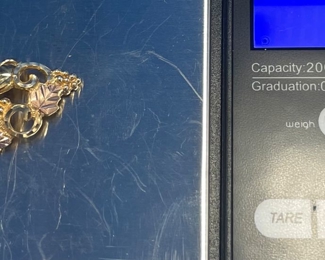 #129 - $66- 10kt gold grape pendant 10kt 3.8gr 1 1/4"T