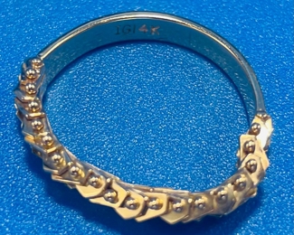 #127  - $74  - 14kt ring matching bracelet Sz8 3.0gr