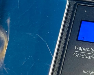 #130 - $68 - 10kt ring multi color floral 3.98gr. Sz 8 3/4