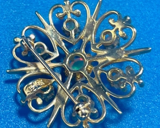 $200 - #131 14kt opal pendant brooch 7.8gr marked 1"x1"