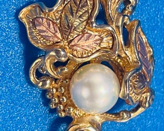 #132 - $69 - 10kt pendant with pearl 3.9gr marked 1 1/4"