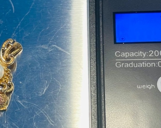 #132 - $69 - 10kt pendant with pearl 3.9gr marked 1 1/4"