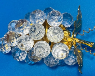 #138 - $70 - Swaroskvi large grape 