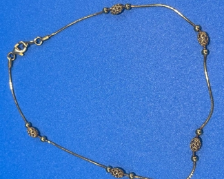 #143 - $116 - 18kt gold filigree ball bracelet/ankle 3.61 gr 