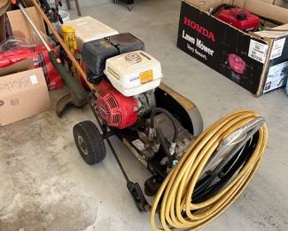 $250.00 Honda 11.0 engine 2500 PSI pressure washer