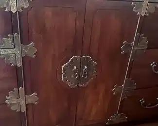 Matching dresser w/ mirror to queen bedroom set 