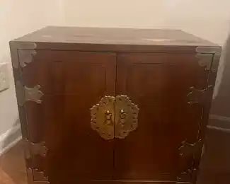 2 matching nightstands sold separately that match queen bedroom set 