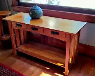 Fine newer arts and crafts 3 drawer sofa table