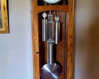 Tall oak Grandfather clock in excellent condition
