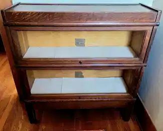 Vintage 2 door lawyers bookcase