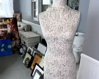 lace dress form,