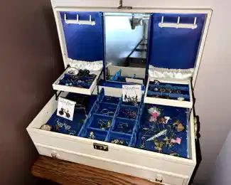 jewelry case, costume jewelry,