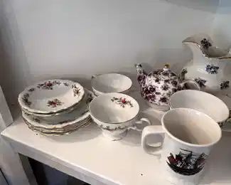 tea cups and saucers, coffee mugs