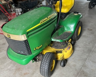 John Deere LX277 Lawnmower