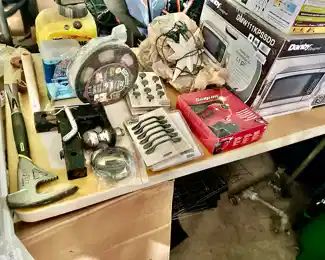 Microwave oven 
House accessories 