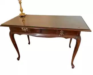 $85 USD Vintage Mahogany Queen Anne Style Desk CD131-56 Description: Traditional Writing Desk. Lend an air of class to your workspace with this desk.
Condition: Hardware is loose.
Dimensions: 50 x 25 x 30"H
Local pick up Leesburg, VA. Contact us for shipper suggestions. https://goodbyhello.com/products/desk-cd131-56?_pos=3&_sid=f12698c32&_ss=r