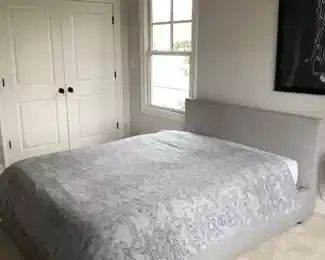 $400 USD Grey Platform Low Profile Upholstered Headboard and Frame HR177-18 Description: This upholstered in a beautiful fabric and offers a low profile silhouette with clean lines for your bedroom.
Dimensions: 88 x 66 x 35"H
Condition: Very good condition
Local pick up Lorton VA. Contact us for shipper suggestions. https://goodbyhello.com/products/grey-headboard-and-frame-hr177-18?_pos=6&_sid=9c585b797&_ss=r