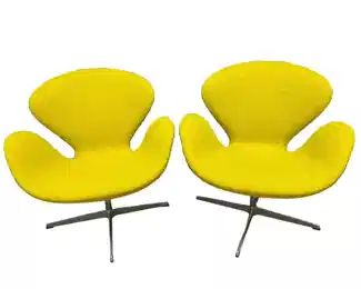 $5000 USD Pair Chartreuse 2006 Arne Jacobsen Fritz Hansen Original Swan Chairs HR177-8 Flowing contours of organic form are gracefully depicted in Arne Jacobsen's Swan Chair design.
A classic of modern design, this Swan armchair by the work of Arne Jacobsen (1902-1971), a Danish architect and designer who laid the foundations of Scandinavian modernism. Elegant and fluid, this swivel armchair is upholstered in a chartreuse woolen fabric supported by a shell with a curved backrest with ears. The whole is supported by an X-shaped base, in stainless steel and chromed metal. Original, this armchair with curved forms invites comfort. Period: 1970 Excellent condition.
Dimensions: 29 x 27 x 30"H seat=16
Condition: Very good condition. See photos for 3 small dots on one seat
Local pick up Lorton VA. Contact us for shipper suggestions. https://goodbyhello.com/products/navy-tufted-gold-base-bench-hr177-8?_pos=25&_sid=9c585b797&_ss=r