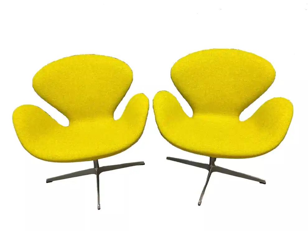 $5000 USD Pair Chartreuse 2006 Arne Jacobsen Fritz Hansen Original Swan Chairs HR177-8 Flowing contours of organic form are gracefully depicted in Arne Jacobsen's Swan Chair design.
A classic of modern design, this Swan armchair by the work of Arne Jacobsen (1902-1971), a Danish architect and designer who laid the foundations of Scandinavian modernism. Elegant and fluid, this swivel armchair is upholstered in a chartreuse woolen fabric supported by a shell with a curved backrest with ears. The whole is supported by an X-shaped base, in stainless steel and chromed metal. Original, this armchair with curved forms invites comfort. Period: 1970 Excellent condition.
Dimensions: 29 x 27 x 30"H seat=16
Condition: Very good condition. See photos for 3 small dots on one seat
Local pick up Lorton VA. Contact us for shipper suggestions. https://goodbyhello.com/products/navy-tufted-gold-base-bench-hr177-8?_pos=25&_sid=9c585b797&_ss=r