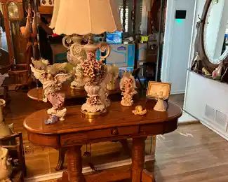 Porcelain lamp, figurines
