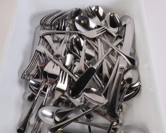 Lot 6256 Pfaltzgraff 180 Stainless Steel Flatware  Satin Sturbridge